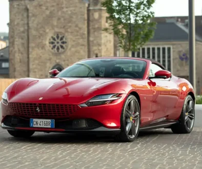 Die Außenhaut des Ferrari Roma prägen elegante Linien und Wölbungen. Foto: Ferrari