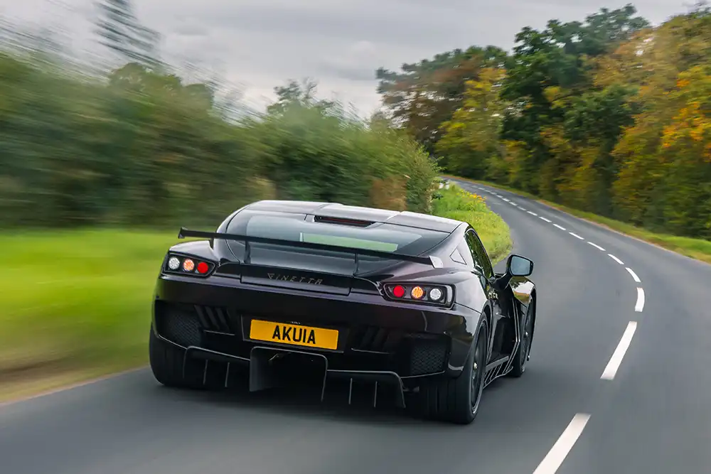 Mit seinem Aerodynamik-Konzept fällt der Akula auf. 