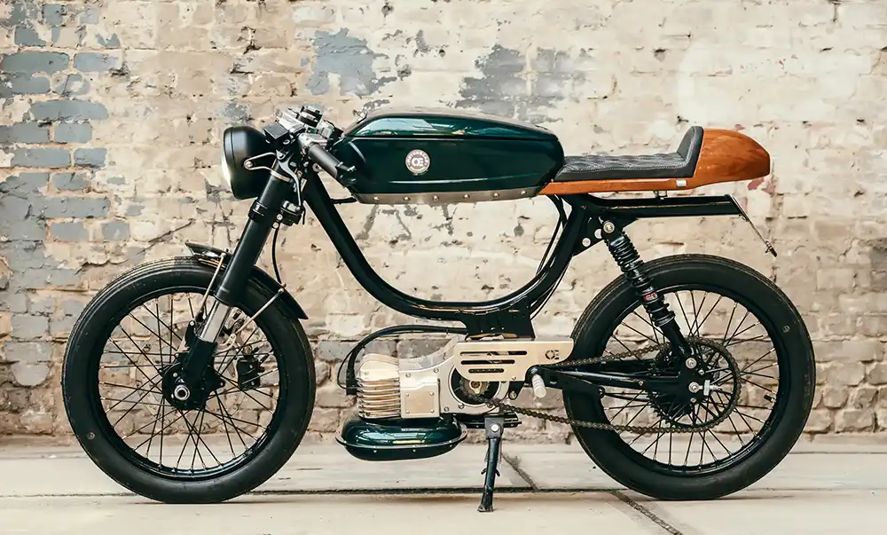 Wo normalerweise bei einem Moped der Motor drinsteckt, klafft bei Metorbike das große Nichts.