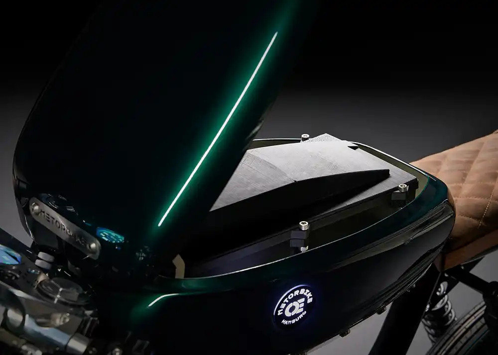 In der Tankattrappe steckt die Traktionsbatterie, die man in drei Größen bestellen kann.