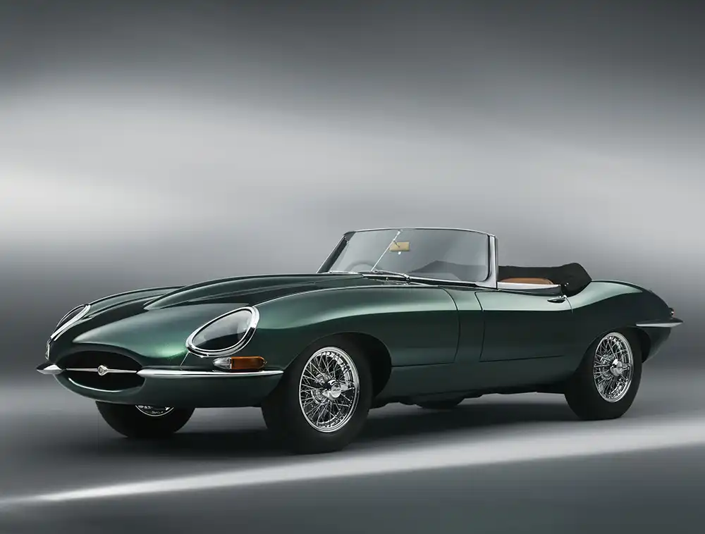 Einer die beiden Exemplare wurde in der historischen Farbe Signet Green lackiert.