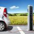 Symbolbild. Elektroauto E-Car an Ladestation vor Landschaft. Foto: Petair - stock.adobe.com