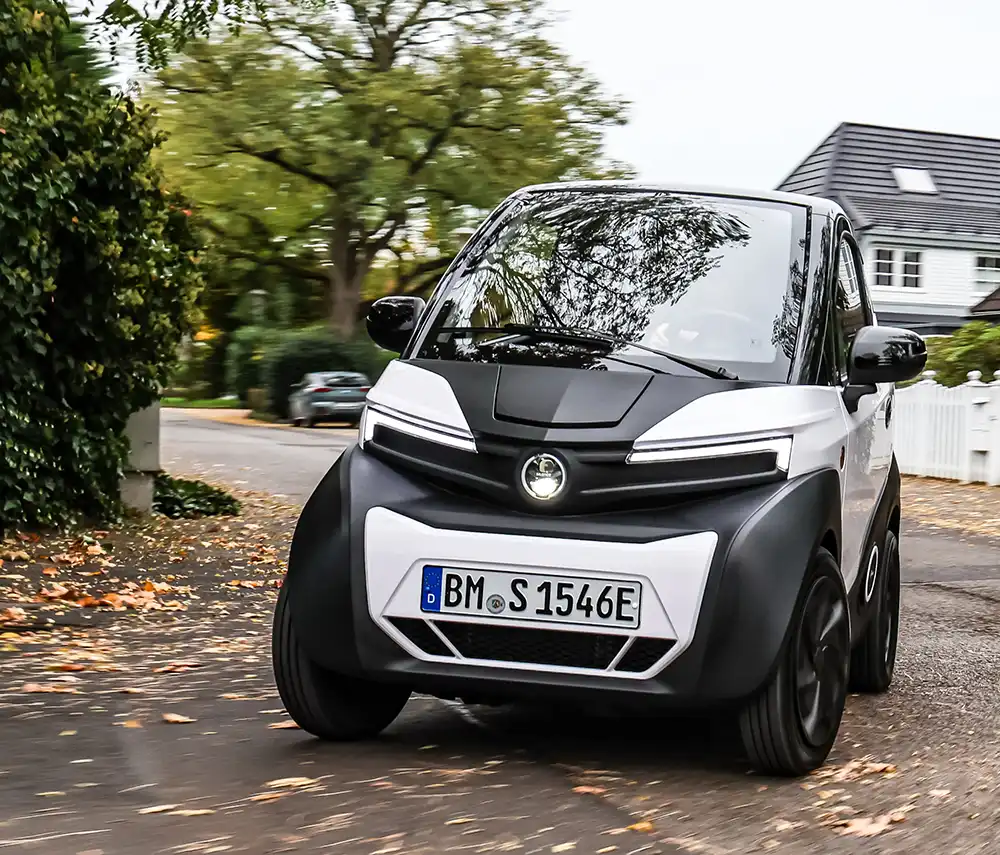 Beim Silence S04 Nanocar handelt es sich ebenfalls um einen zweisitzigen Stromer, der sogar nur 2,28 Meter misst. 