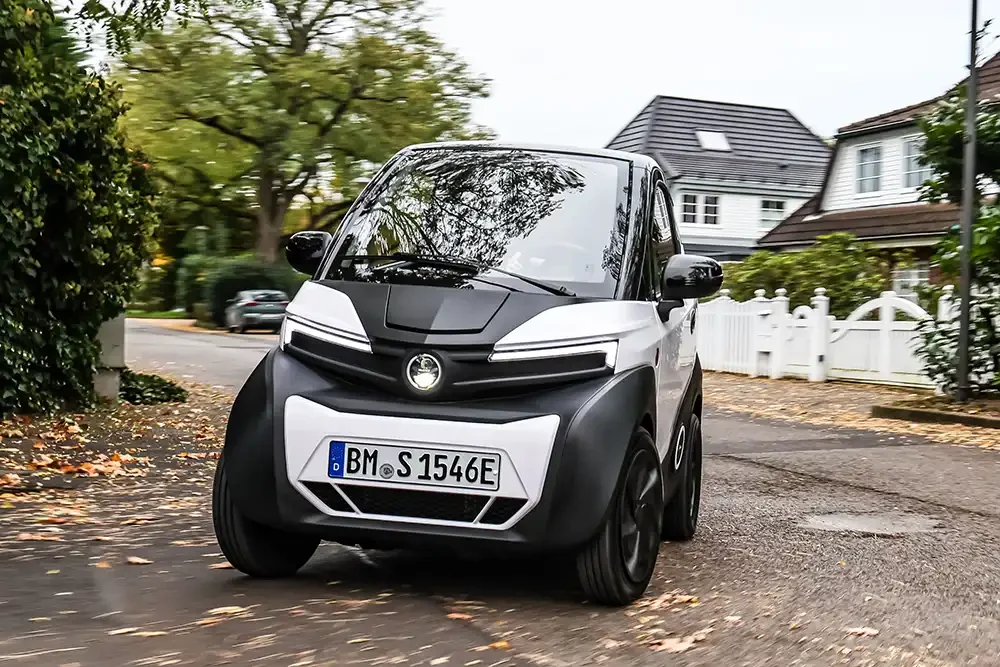 Nissan vertreibt jetzt über sein Händlernetz den Leichtbaustromer Silence S04 Nanocar. Foto: Nissan