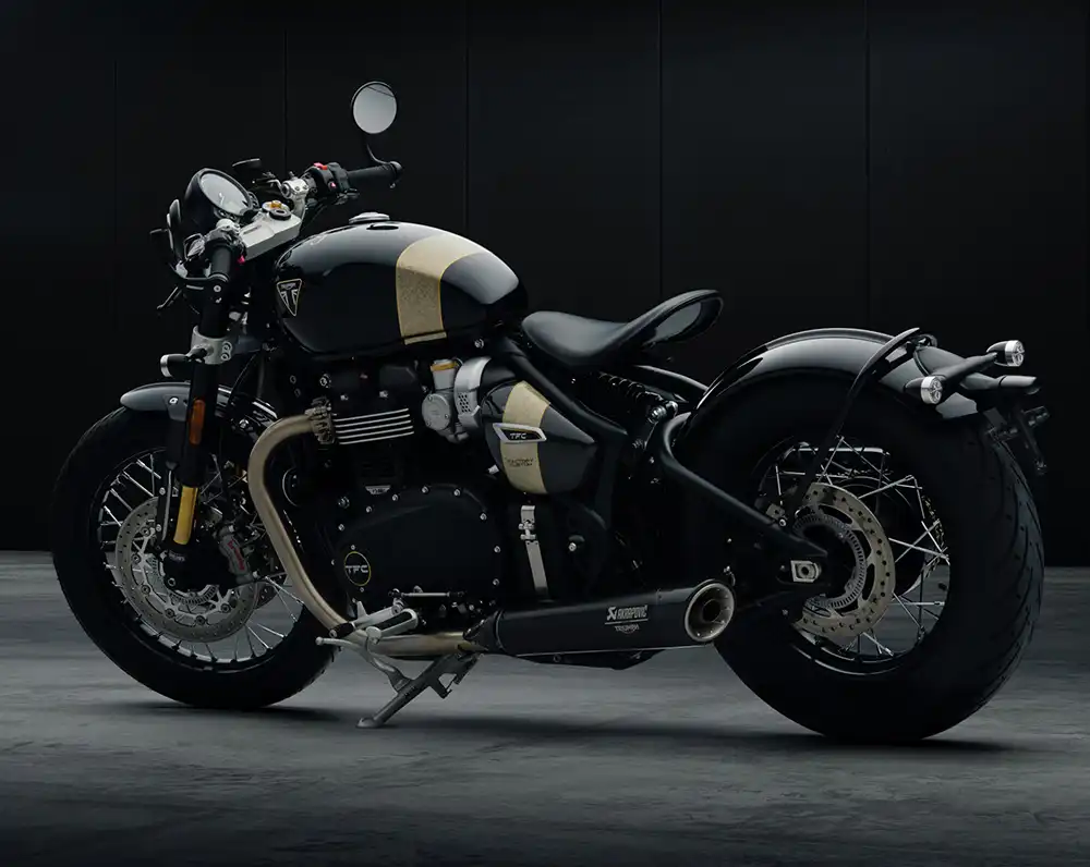 Den Sattel der Bobber hat TFC mit Leder bezogen. Foto: Triumph