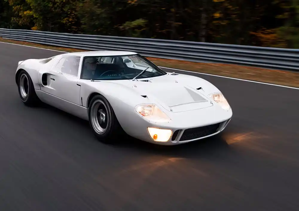 Im Sommer 2024 erzielte das Versteigerungshaus Mecum im Rahmen der Monterey Auction Week 7.865.000 Dollar für einen Ford GT40 Lightweight aus dem Jahr 1969. Foto: Mecum Auctions