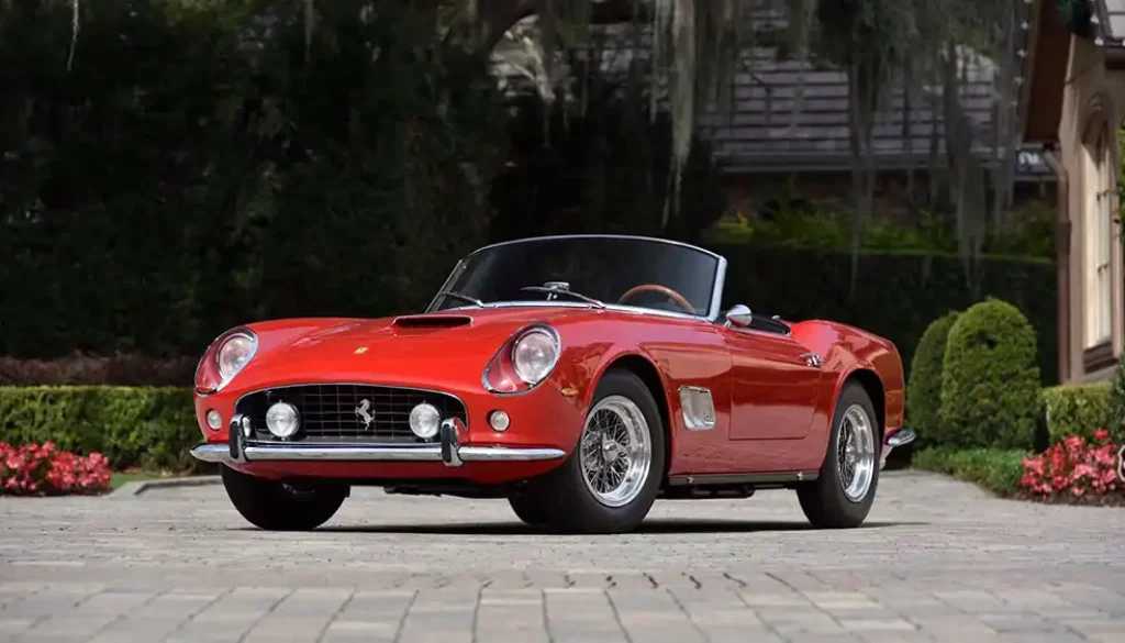 Der Ferrari 250 GT SWB California Spyder aus dem Jahr 1963, der 17.875.000 Dollar (17,2 Mio Euro) und damit so viel wie kein anderer Oldtimer im Jahr 2024 einbrachte. Foto: Mecum Auctions