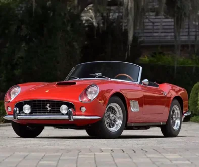 Der Ferrari 250 GT SWB California Spyder aus dem Jahr 1963, der 17.875.000 Dollar (17,2 Mio Euro) und damit so viel wie kein anderer Oldtimer im Jahr 2024 einbrachte. Foto: Mecum Auctions