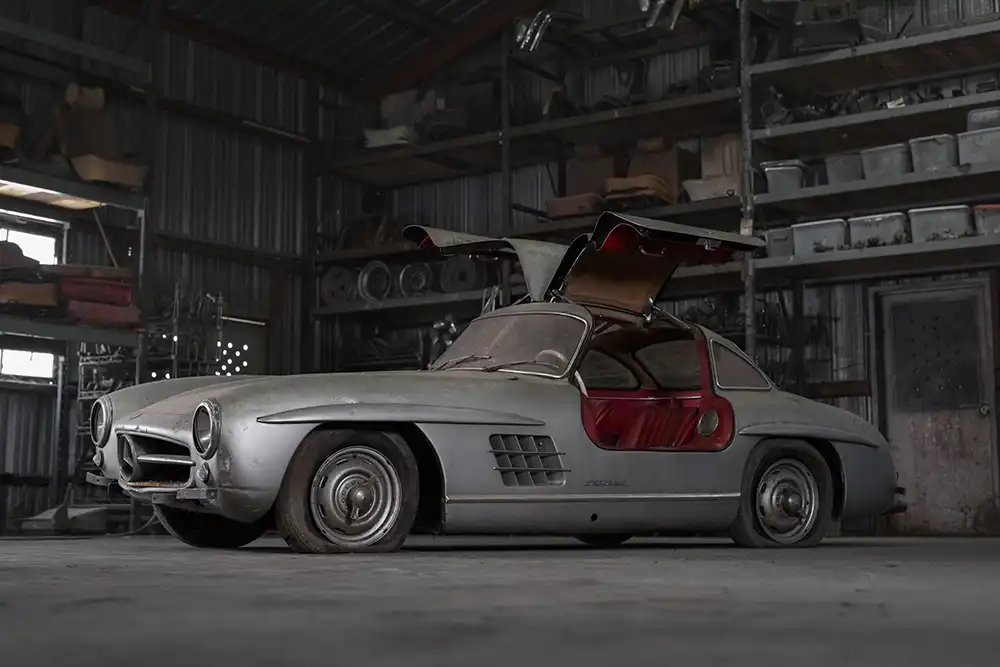 Obwohl optisch ziemlich mitgenommen, spülte ein von RM Sotheby’s auktionierter Mercedes 300 SL Flügeltürer seinem vormaligen Besitzer 9.355.000 US-Dollar aufs Konto. Foto: Patrick Emzen_RM Sotheby’s