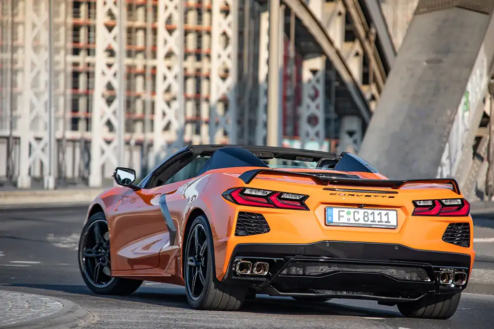 Neben dem Chevrolet Corvette C8 Stingray Coupé gibt es auch ein Cabrio. Foto: Chevrolet