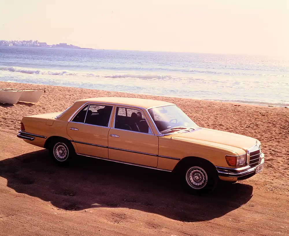 Nach Ansicht von Fachmedien damals das beste Auto der Welt – Der Mercedes-Benz 450 SEL 6.9 setzte 1975 Maßstäbe in Komfort, Sicherheit und Fahrleistungen. Foto: Mercedes-Benz