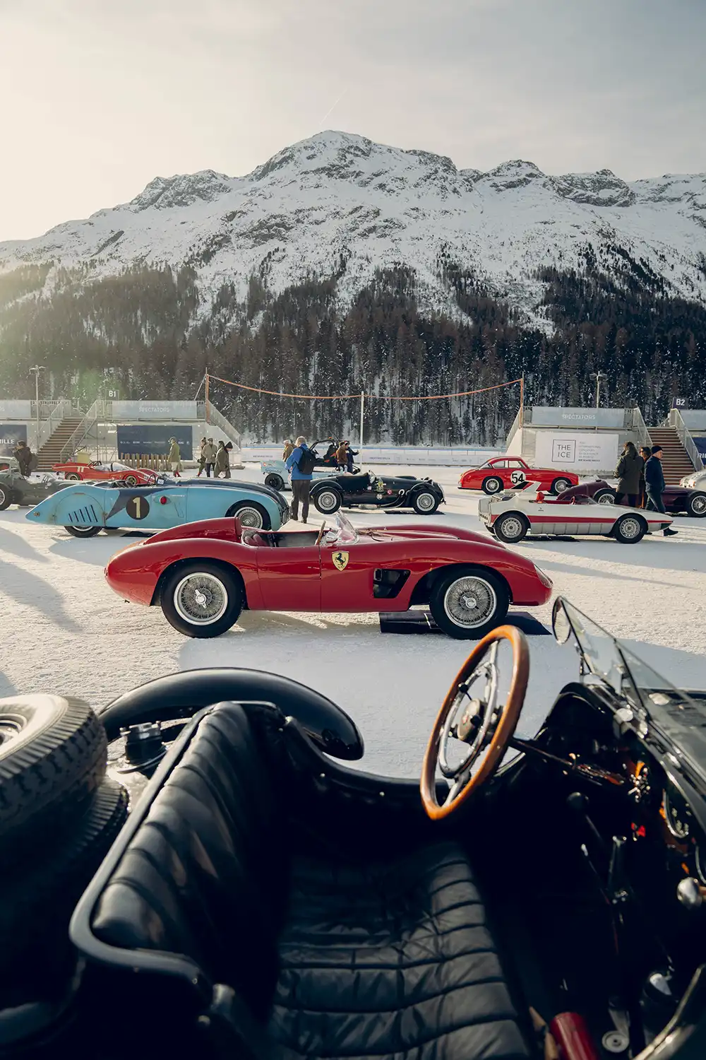 Automobile Raritäten soweit das Auge reicht. Foto The I.C.E. St. Moritz