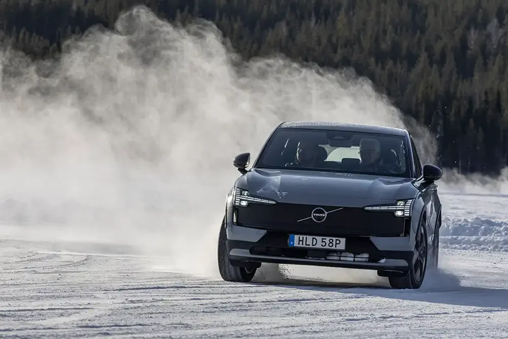 Volvo bietet den EX30 auch in Offroad-Optik an. Foto: Volvo