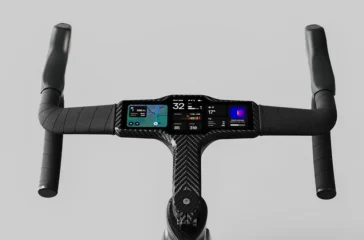 Flitedeck heißt ein neuer Fahrradlenker, der in seiner Mitte einen Touchscreen integriert. Foto: Flite GmbH