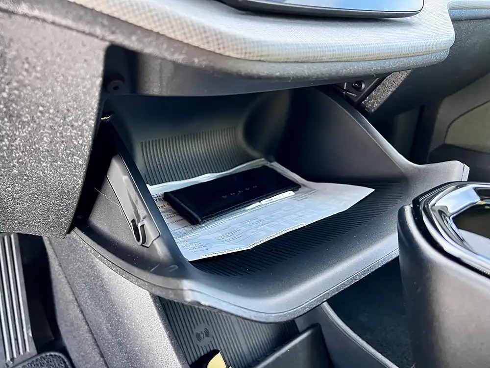Das Handschuhfach findet sich in der Mittelkonsole. Foto: Volvo