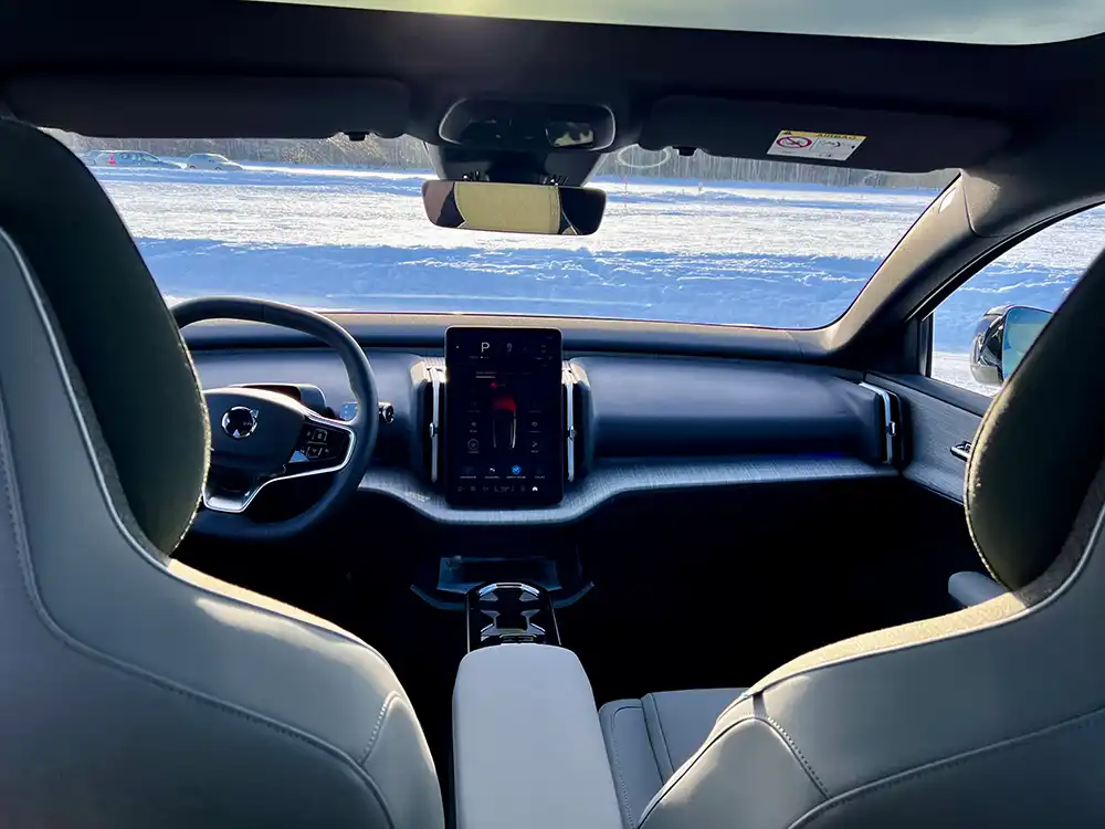 Der Innenraum des Einstieg-SUVs wirkt extrem aufgeräumt. Foto: Dirk Kunde/SP-X