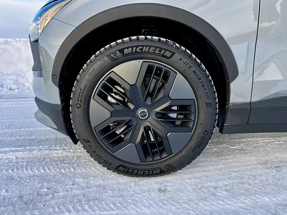 Der Volvo EX30 Cross Country bietet zu Preisen ab 57.300 Euro Allradantrieb mit 315 kW/428 PS Nennleistung. Foto: Dirk Kunde/SP-X