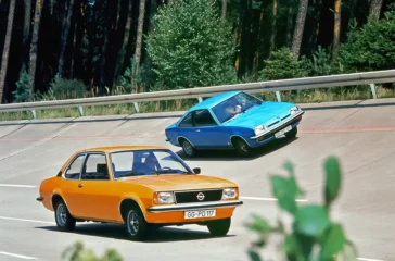 Brav oder brutal schnell – Das Mittelklasse-Duo Opel Ascona B und Manta B gab es mit Motoren für Familien oder Rallyefahrer. Foto: Opel