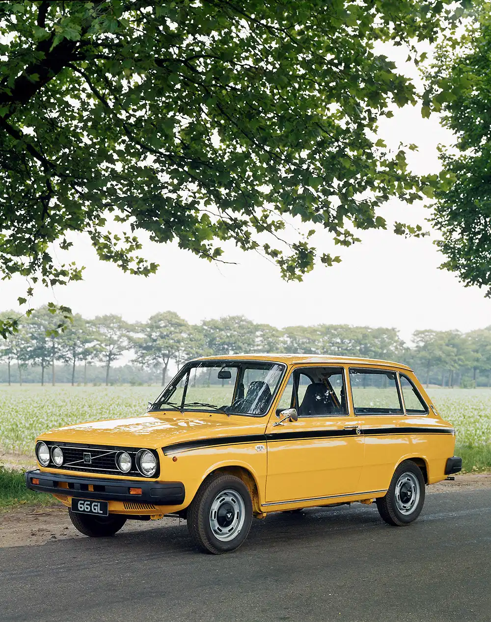 Rallyestreifen und Doppelscheinwerfer und trotzdem nur 57 PS – Der Volvo 66 Kombi war nicht schnell, aber dank Variomatic-Getriebe ideal für den Stadtverkehr. Foto: Volvo Car Group