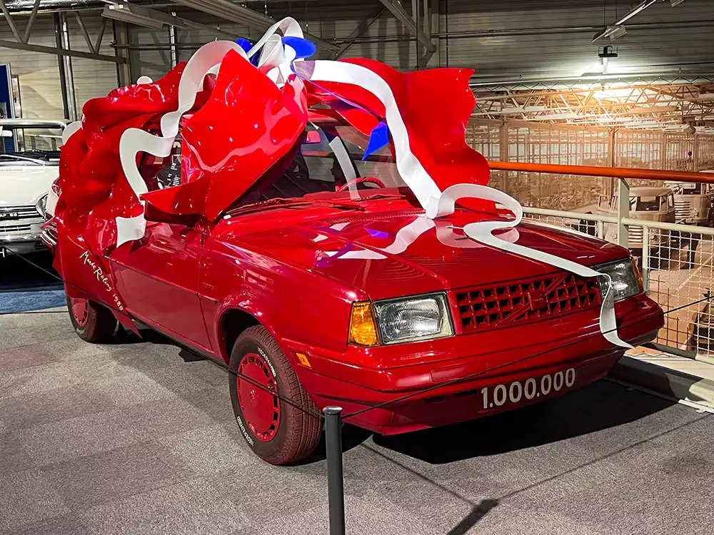 Liebe auf den zweiten Blick – Zum Bestseller (hier der einmillionste Volvo 340 im DAF-Museum Eindhoven) entwickelte sich der holländische Schwede erst mit Schaltgetriebe. Foto: autodrom
