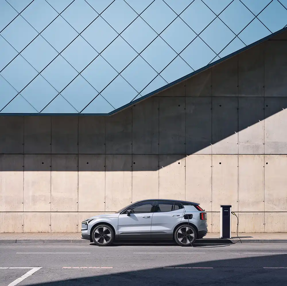 Moderner Nachfolger der Volvo 300 Serie – Der vollelektrische Volvo EX30 mischt heute das Segment der Mini-SUV auf. Foto: Volvo Car Group