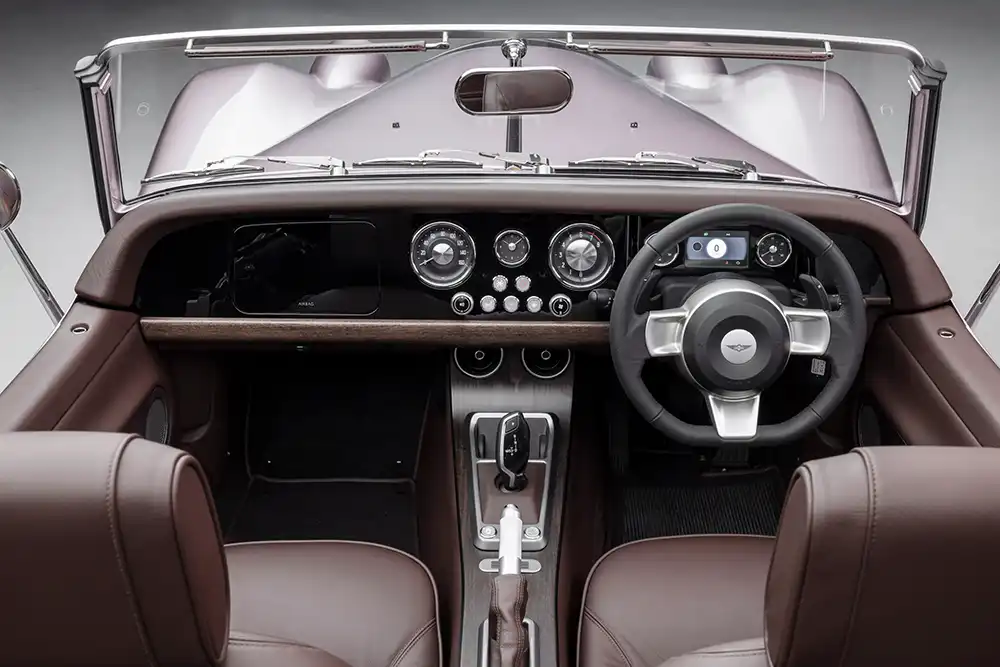 Morgan Supersport: Das Cockpit ist klassisch und modern zugleich. Foto: Morgan