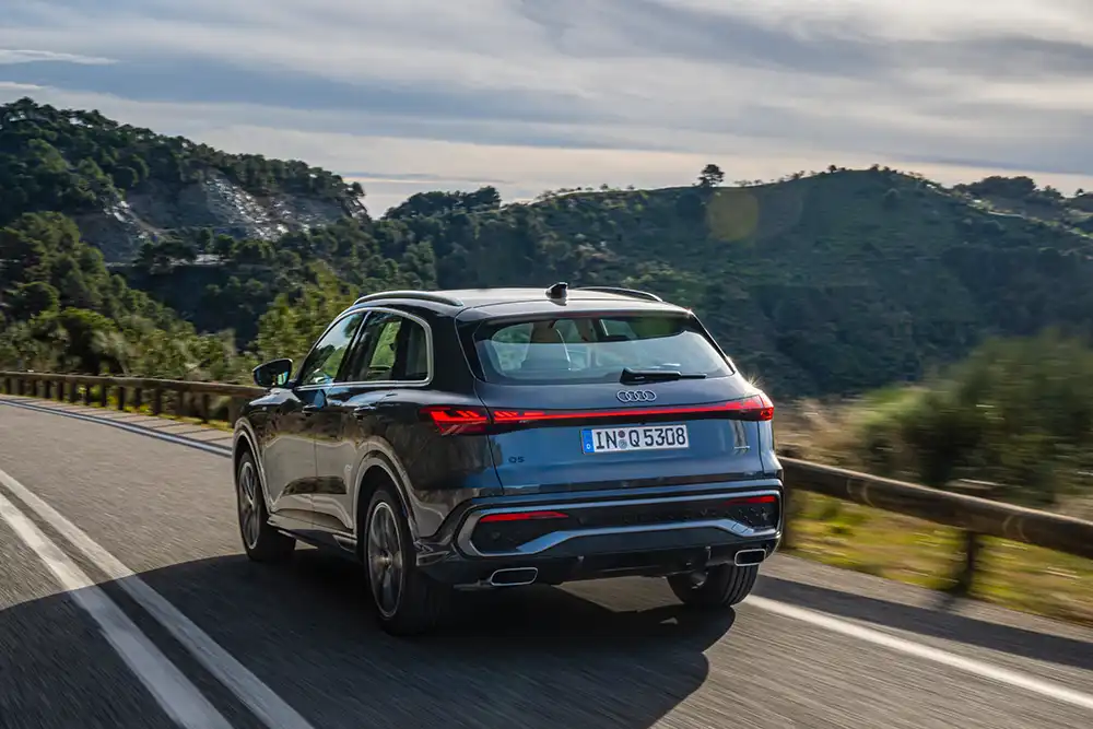 Dynamischer Reisebegleiter: Der Q5 SUV in dritter Generation. Foto: Audi