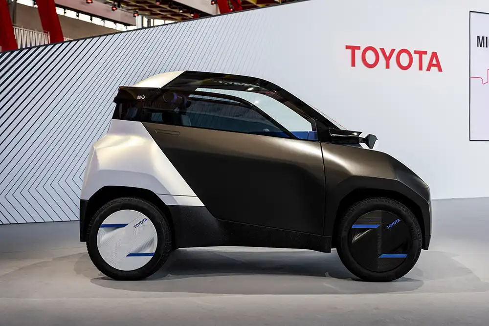 Der nur 2,50 Meter Elektrozwerg Toyota FT-Me soll sich auch für das Querparken eignen. Foto: Toyota