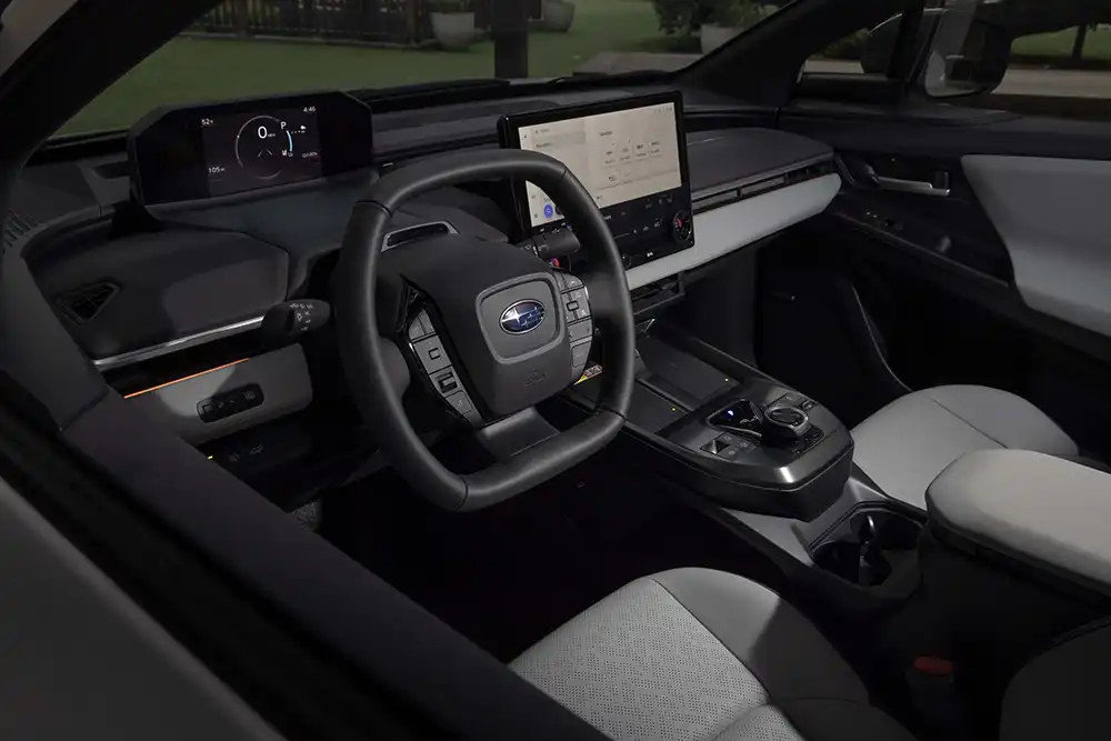 Das Cockpit des Solterra bietet nun einen 14 Zoll großen Touchscreen. Foto Subaru