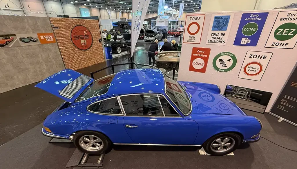 Von außen nicht erkennbar, kann dieser Porsche 911 von 1972 durch nachgerüstete Plug-in-Hybridtechnik rein elektrisch fahren. Foto: Roland Heidl Automobiltechnik