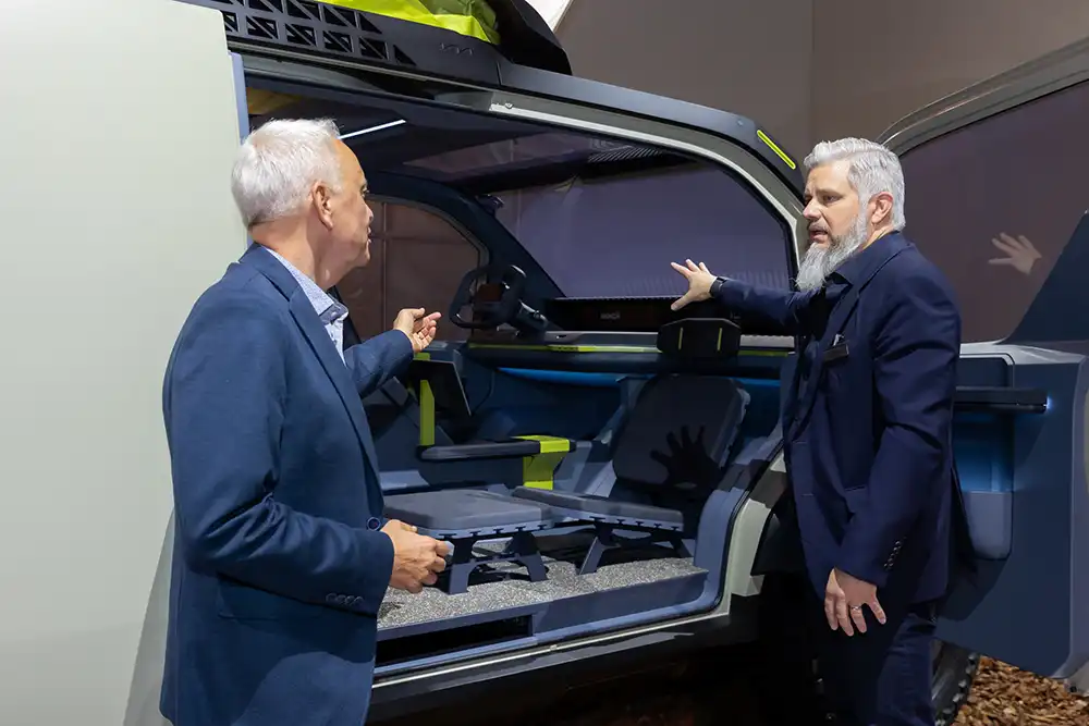 Auch zu den Besonderheiten des PV5 WKNDR kann Designer Paesen einiges erzählen. Foto: Kia