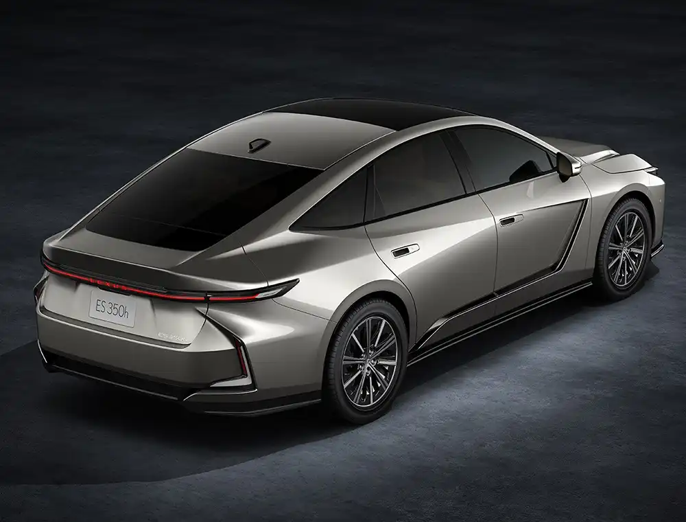 Auch die Hybridversion greift das betont aerodynamische und elektrische Design es ES auf. Foto Lexus