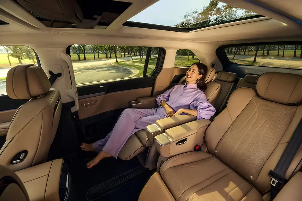 Auf den hinteren Sitzen des Xpeng X9 sollen Gäste einen besonderen Komfort genießen. Foto Xpeng