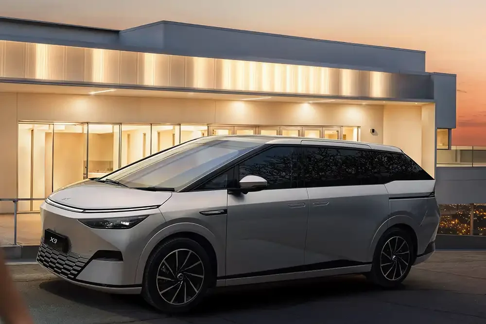 Das Modellangebot von Xpeng könnte schnell wachsen. Ob die Chinesen ihr neues Flaggschiff X9 nach Europa bringen, haben sie allerdings noch nicht bestätigt. Foto: Xpeng