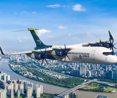 Mit dem jüngsten Entwurf des Brennstoffzellenfliegesr ZEROe weist Airbus den Weg in einer klimaneutrale Zukunft der Luftfahrt. Foto: Airbus