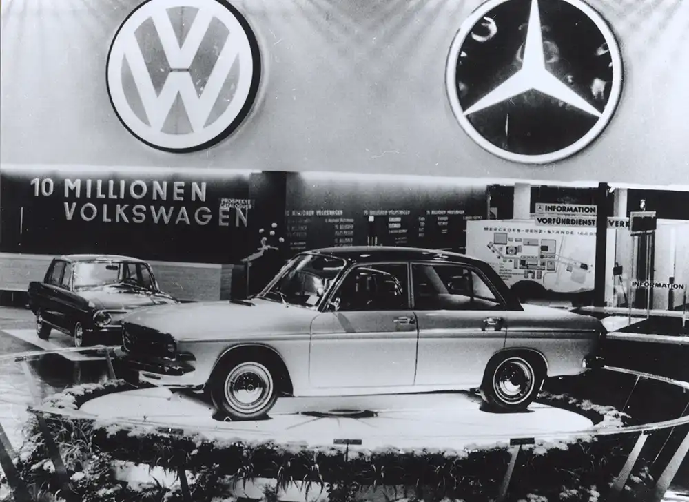 IAA 1965 – Der neue Audi F103 debütiert, der DKW F102 verabschiedet sich und die Wolfsburger Konzernmutter feiert 10 Millionen Volkswagen. Foto: Unternehmensarchiv der Audi AG