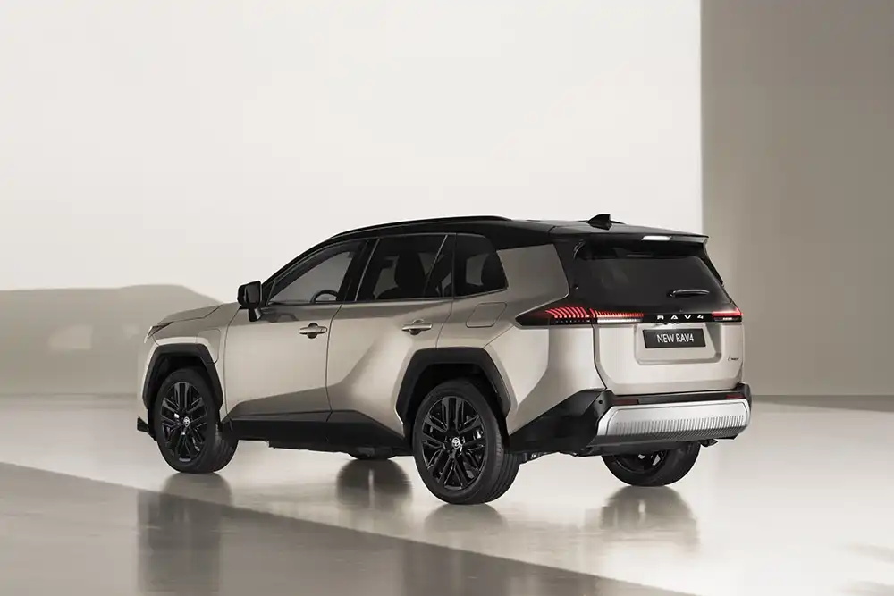 Für Europa entschloss sich Toyota, sein Bestseller-SUV ausschließlich elektrifiziert anzubieten, einmal als Vollhybrid und erneu. Foto: Toyota