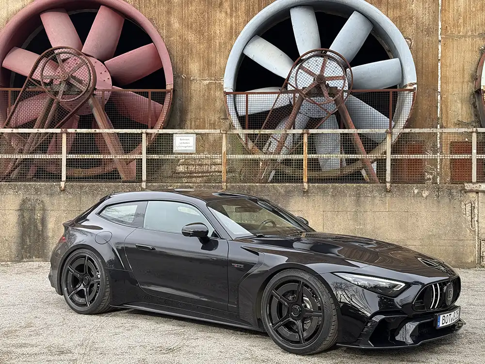 Kaum mehr zu erkennen: Unter der Brabus-Rocket-Karosserie steckt ein Mercedes SL. Foto: Brabus