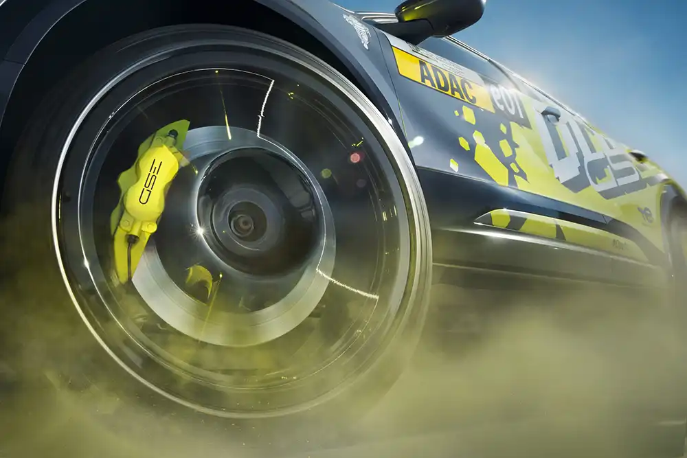 Kombiniert wird der Mokka GSE Rally mit Lamellen-Sperrdifferenzial, Renngetriebe, verstärkten Antriebswelle, Leichtbaumaßnahmen am Chassis und Bilstein-Fahrwerk. Foto: Opel