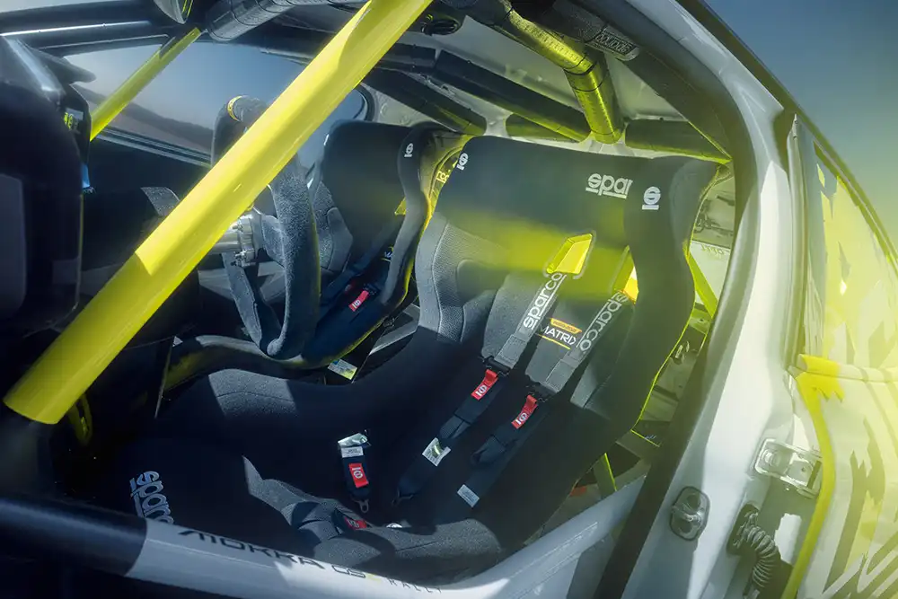 Auch bei der Innenausstattung lässt der Mokka GSE Rally keine Zweifel aufkommen, für welchen Zweck er geschaffen wurde. Foto: Opel