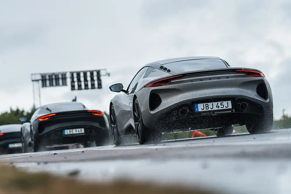 Gegenüber der seit 2022 verkauften First Edition des Emira leistet der bei AMG M139 genannte Vierzylinder 40 PS mehr und verfügt über ein 50 Newtonmeter höheres Drehmoment. Foto: Lotus