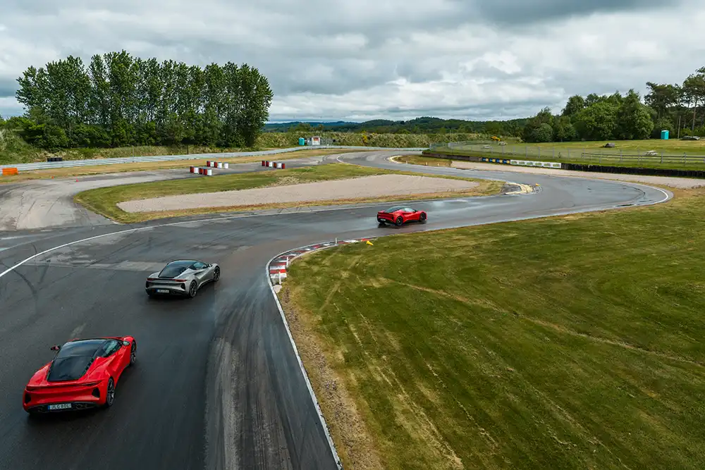 Bei 200 km/h erzeugt die Aerodynamik 55 Kilogramm Abtrieb. Foto: Lotus
