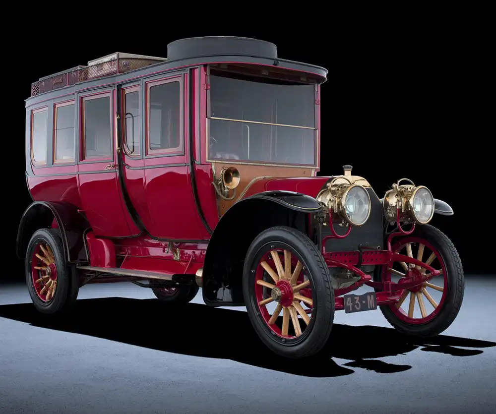 Als Reisewagen für seine Familie nutzte Emil Jellinek-Mercedes (so nannte er sich ab 1903) einen bequemen Mercedes Simplex 60 PS. Foto: Mercedes-Benz Classic Archive
