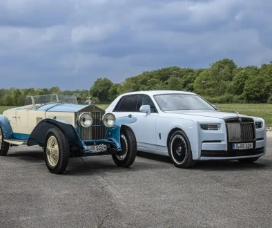 Fast 100 Jahre Autobilbau trennt diese beiden Rolls-Royce. Foto: Rolls-Royce