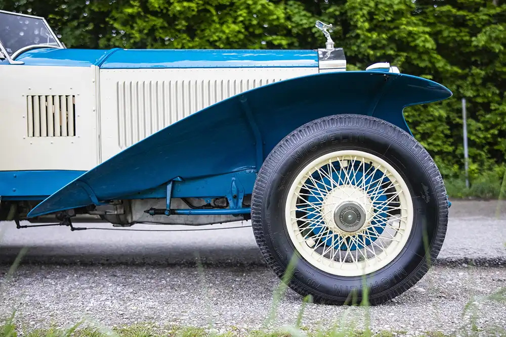 An diesem Exemplar kann man erahnen, woher der Kotflügel seinen Namen hat. Foto: Rolls-Royce