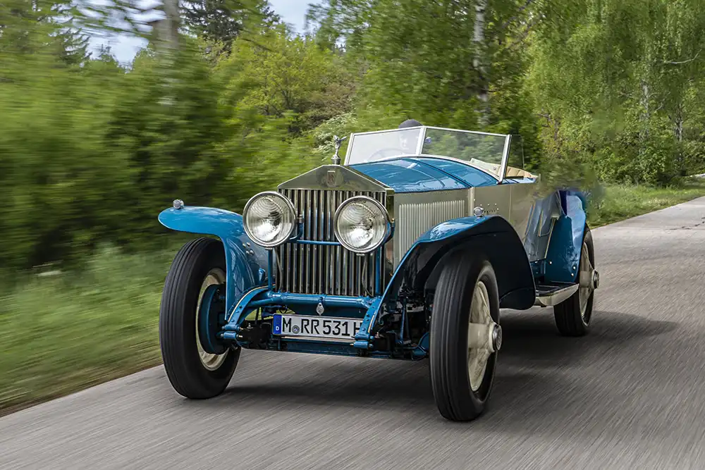 Der 10EX hat in seinen jetzt dann 99 Jahren eine weitere Fahrt mit einem Laien am Lenker unbeschadet überstanden. Foto: Rolls-Royce