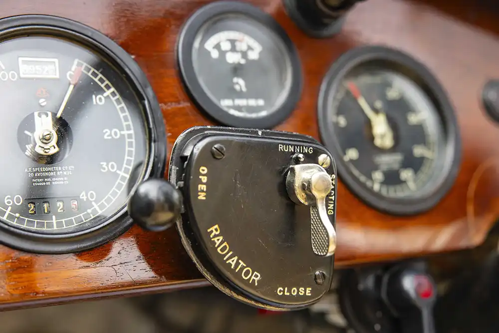 Braucht der Motor mehr oder weniger Kühlung? Hier konnte der Fahrer noch selber entscheiden. Foto: Rolls-Royce