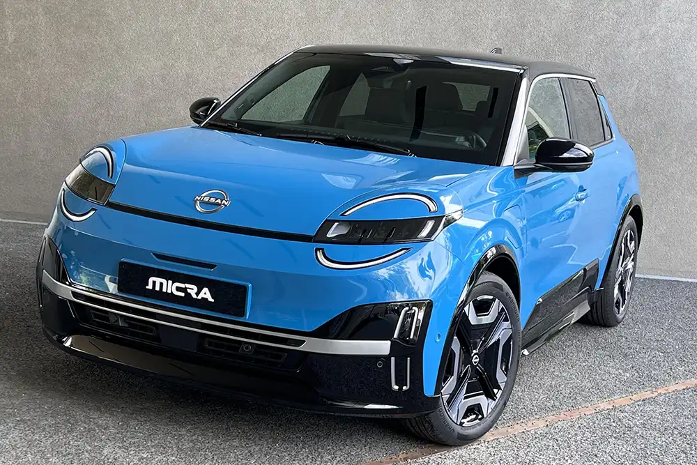 Vollelektrisch in die Zukunft – Der neue, sechste Micra teilt sich Technikgene mit dem Renault 5, zeigt aber typisch japanische Designelemente. Foto: Nissan