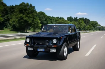 Rüstiger Allrad-Veteran: Der Lamborghini LM002 bietet ein Fahrerlebnis der ganz speziellen Art. Foto: Martin Kubanka/Lamborghini