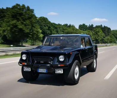 Rüstiger Allrad-Veteran: Der Lamborghini LM002 bietet ein Fahrerlebnis der ganz speziellen Art. Foto: Martin Kubanka/Lamborghini